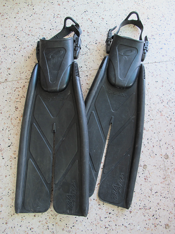 Second hand Oceanic V12 split fins for sale in Cyprus